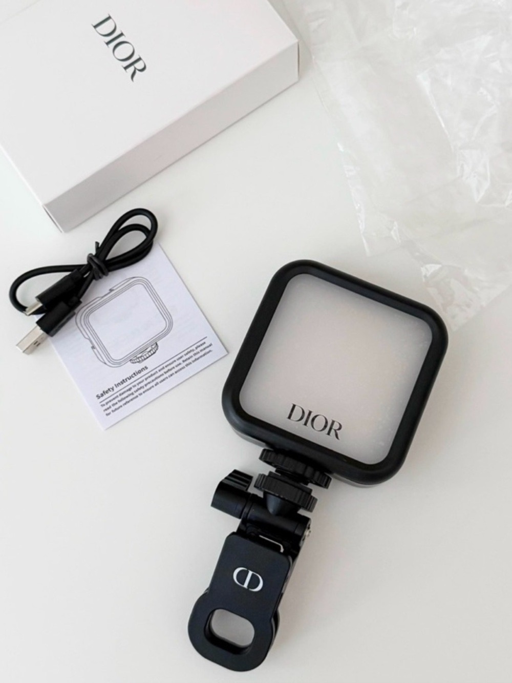 Dior Beauty Phone Light New Authentic - Picture 2 of 13